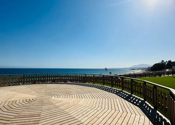 Frente A La Playa Boutique En *