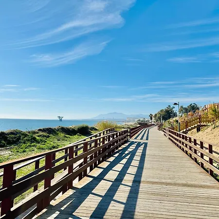 Frente A La Playa Boutique En