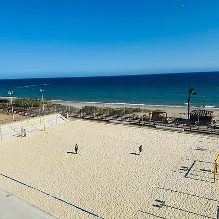 Frente A La Playa Boutique En *