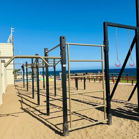 Frente A La Playa Boutique En