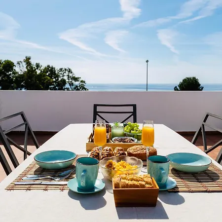 Frente A La Playa Boutique En * מארבלה