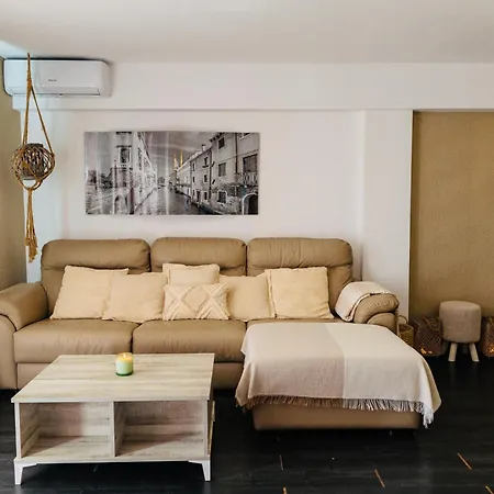 Frente A La Playa Boutique En