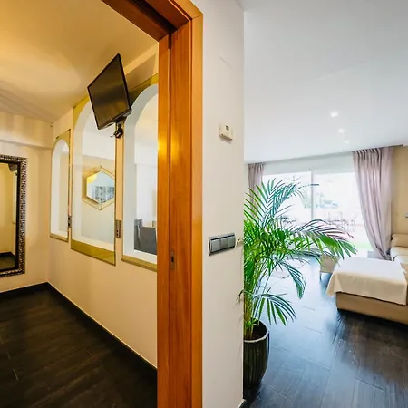 Frente A La Playa Boutique En *