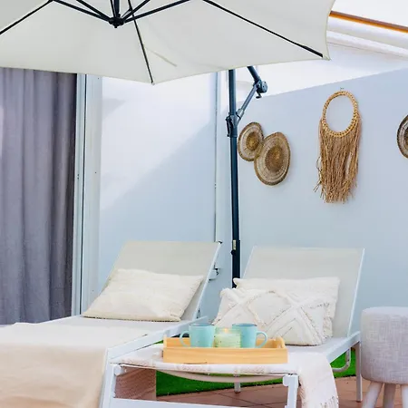 Frente A La Playa Boutique En *