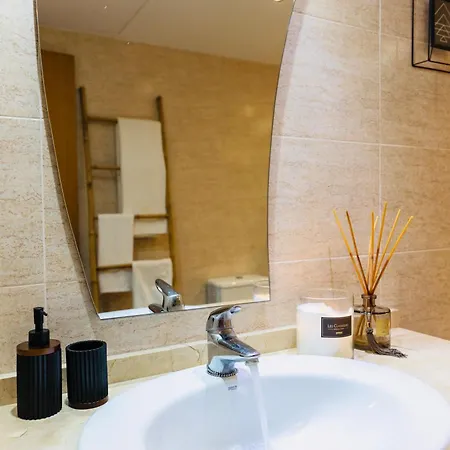 Frente A La Playa Boutique En 马尔韦利亚