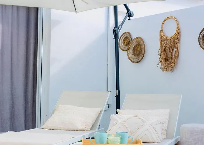 Frente A La Playa Boutique En *