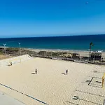 Frente A La Playa Boutique En *