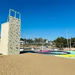 Frente A La Playa Boutique En
