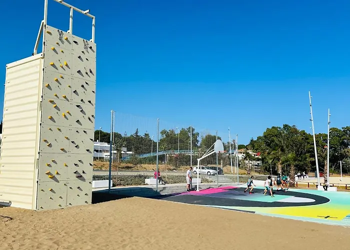 Frente A La Playa Boutique En